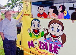 Hoffnung fuer Kinder Puppenspieler Wagen Manila