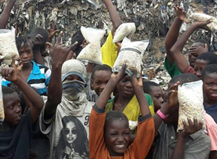 Mosambik Kinder leben im M?ll