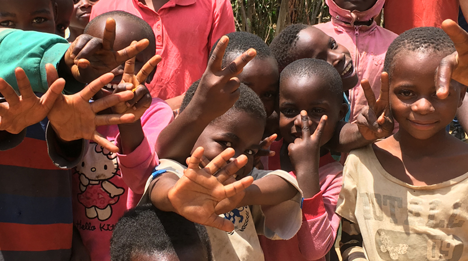 Nahrungslieferungen an Waisenhaus in der DR Kongo