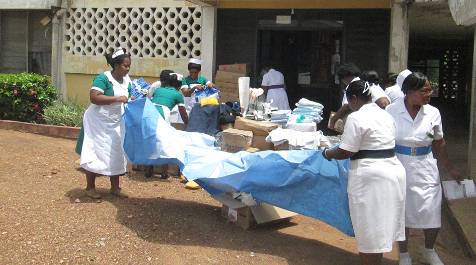 Liberia Klinik erhaelt Hilfslieferung von CHF